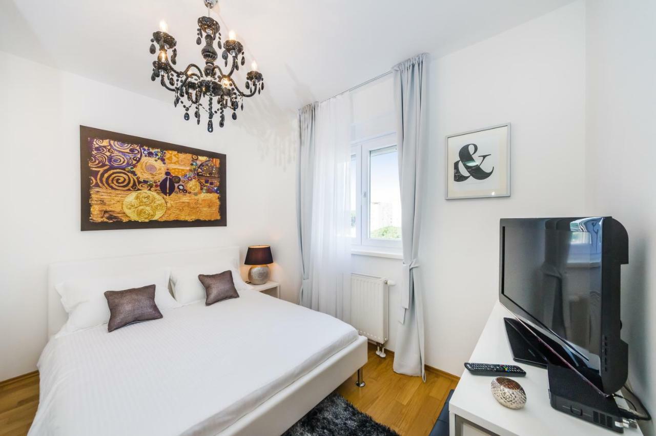 Studio Apartment K & K With Free Garage Zadar Bagian luar foto