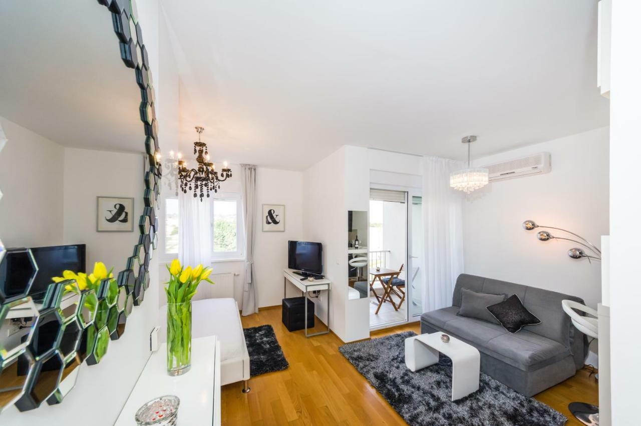 Studio Apartment K & K With Free Garage Zadar Bagian luar foto