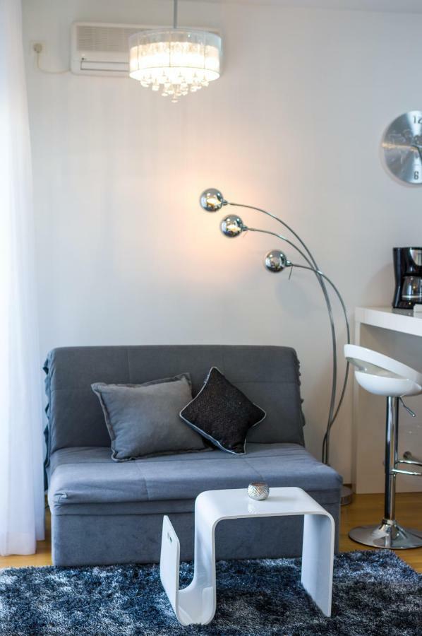 Studio Apartment K & K With Free Garage Zadar Bagian luar foto